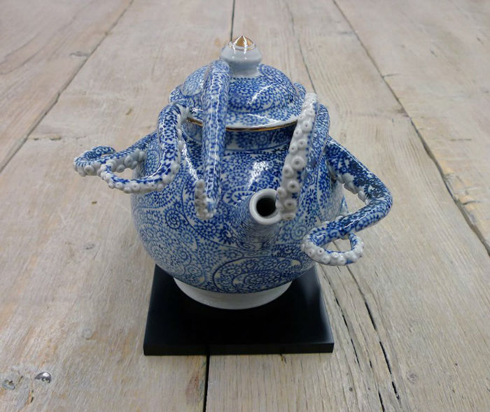 ceramic-pot-octopus-kitsch-kogei-keiko-masumoto-02-w700