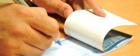 آیا می دانستید صدور نخستین «چک مدت دار» به فائقه آتشین ملقب به «گوگوش» نسبت داده می شود؟