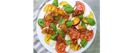 خوشمزه روز: سالاد کاپریس هلو و بیکن [تماشا کنید]