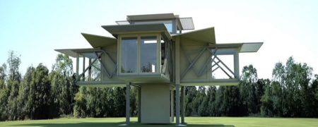 خانه ای که با فشار تنها یک کلید جمع شده و آماده حمل می شود [تماشا کنید]