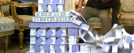 ساخت سازه های بزرگ و بی نظیر با استفاده از کارت های بازی [تماشا کنید]