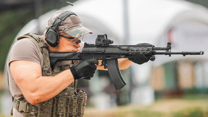 با تفنگ «AK-12»، جدیدترین اسلحه ساخته شده توسط کمپانی کلاشنیکف آشنا شوید