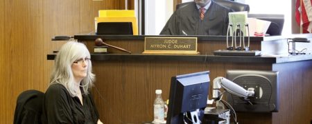 مضحک ترین گزارشات ثبت شده از مراحل دادرسی توسط منشی های دادگاه