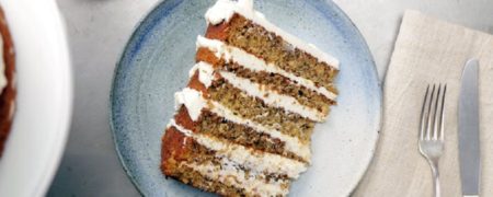 خوشمزه روز: کیک موزی با خامه ی پنیر [تماشا کنید]