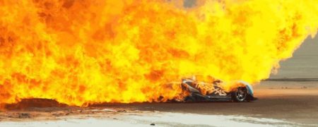 وقتی یک ماشین‌کنترلی، همانند بدل‌کارهای فلیم های هالیوودی ظاهر می شود [تماشا کنید]