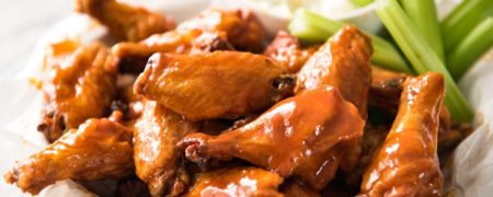 خوشمزه روز: بال و کتف سوخاری با سس بوفالو [تماشا کنید]