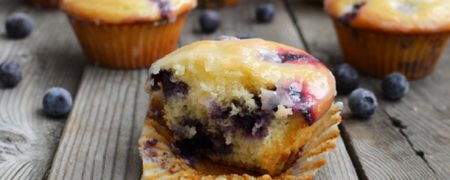 خوشمزه روز: مافین ماست لیمویی و بلوبری [تماشا کنید]