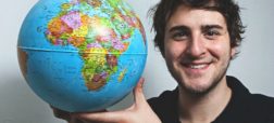 جیمز آسکویث؛ مرد جوان بریتانیایی که تا سن ۲۴ سالگی به تمامی کشورهای جهان سفر کرده است
