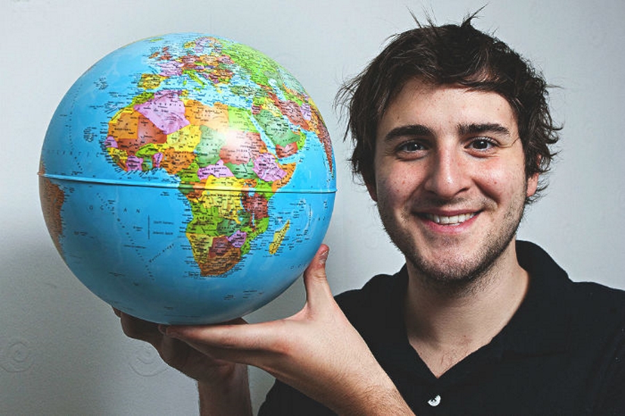 جیمز آسکویث؛ مرد جوان بریتانیایی که تا سن ۲۴ سالگی به تمامی کشورهای جهان سفر کرده است
