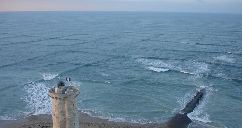 «شطرنج دریا»؛ پدیده ای عجیبی که موج ها می سازند