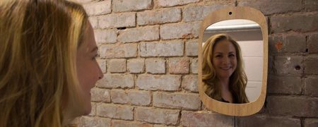 با آینه ای آشنا شوید که فقط با لبخند شما کار می کند