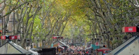 ۱۰ مکان گردشگری زیبا در جهان که در حال ویران شدن به دست مسافران بین‌المللی هستند