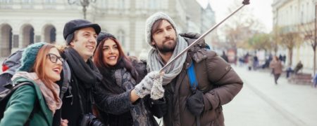 تاثیرات مثبت و منفی تکنولوژی در سفر [رپورتاژ آگهی]