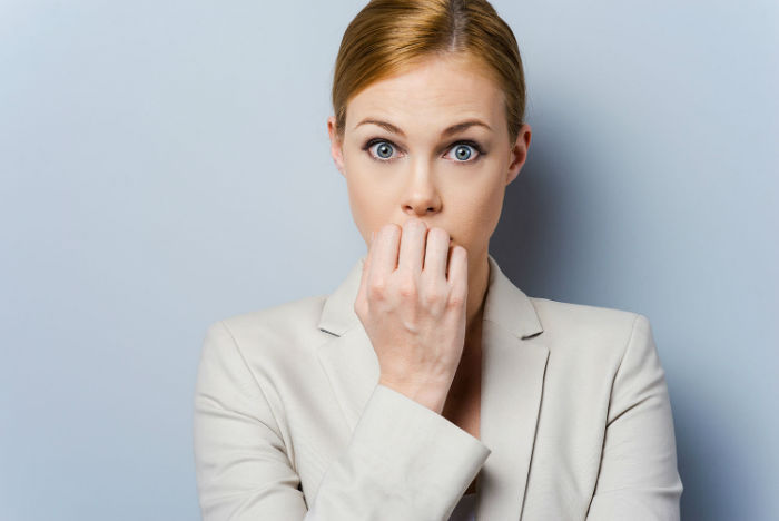 ۱۰ روش موثر برای این که عادت ناخوشایند ناخن جویدن را کنار بگذارید