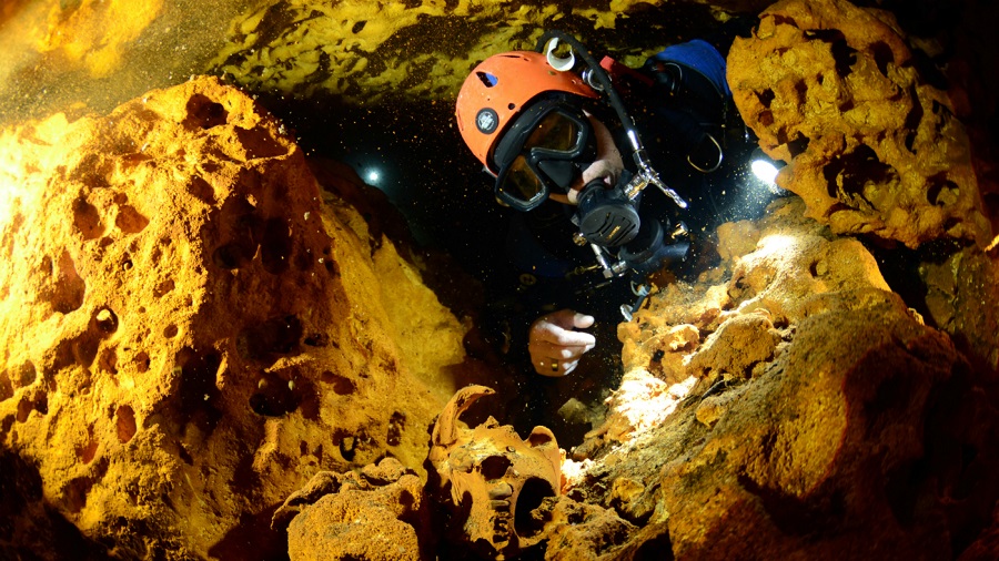 بزرگ‌ترین غار زیر دریایی جهان
