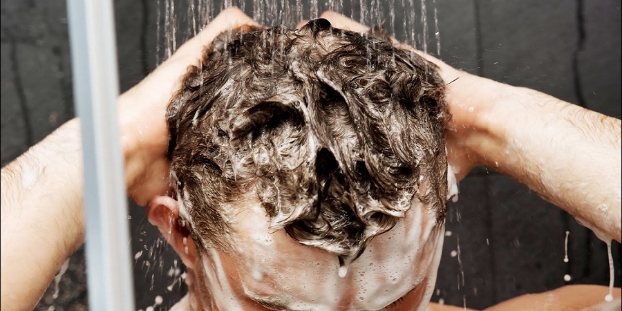 ۸ اشتباه رایجی که در هنگام شستن موها مرتکب می شویم