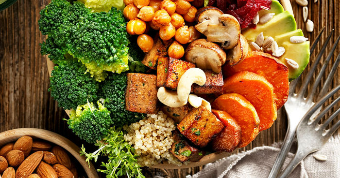 چرا متخصصان تغذیه می گویند پروتئین گیاهی از نوع حیوانی بهتر و سالم تر است؟