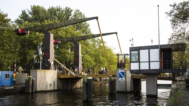 اقامت در هتل‌های نقلی و بسیار شیک در کانال‌های شهر آمستردام