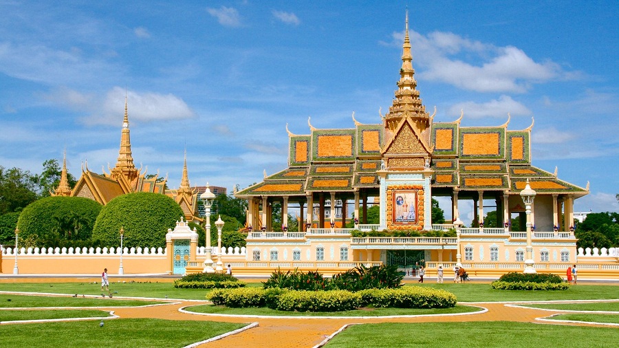 10_Royal-Palace-Phnom-Penh.jpg