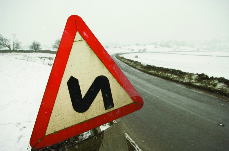 هر آنچه باید برای رانندگی در برف بدانید