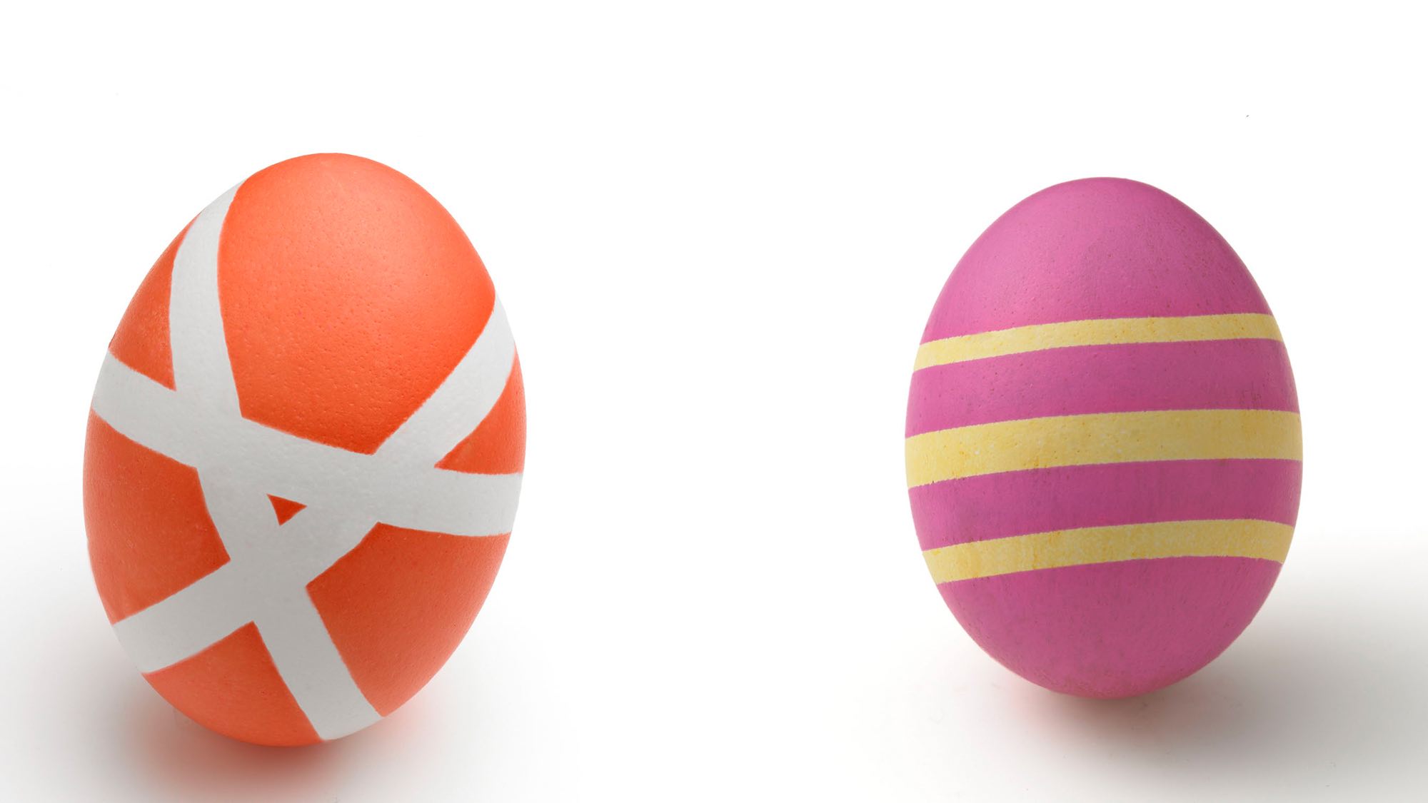 آموزش تصویری رنگ کردن تخم مرغ به صورت راه راه با کمک چسب