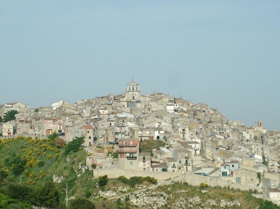 روستایی در ایتالیا خانه‌های متروکه خود را با قیمت 1 یورو می‌فروشد