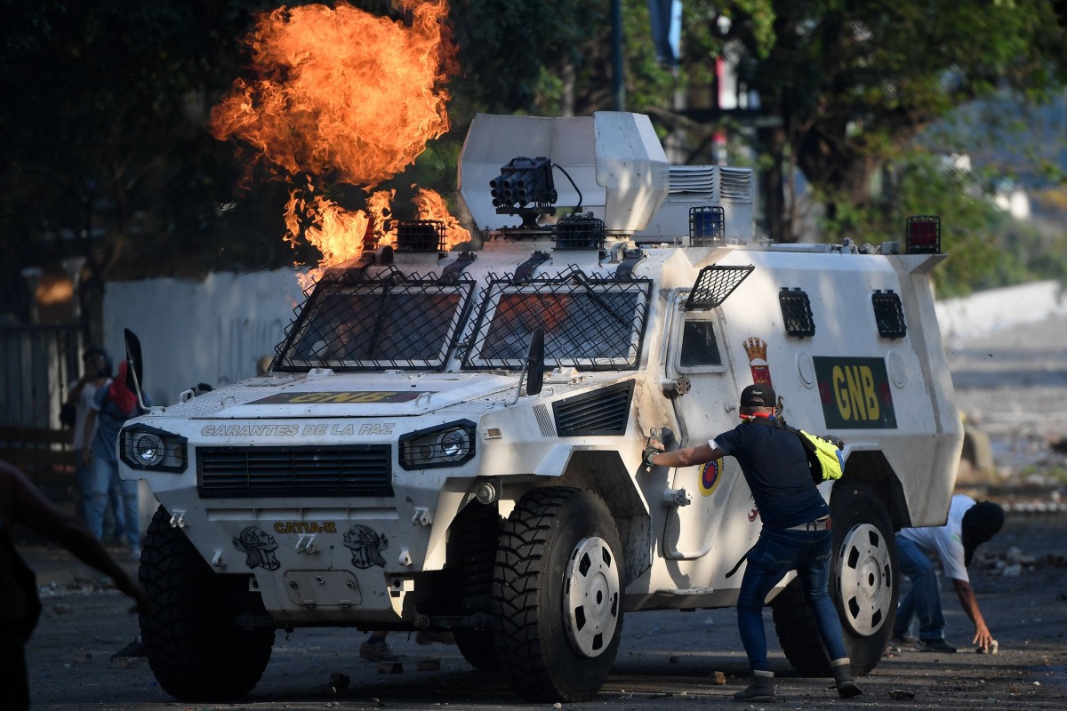 «کرگدن»؛ خودروهای زرهی ساخت چین در خیابان های ونزوئلا برای مقابله با تظاهر کنندگان