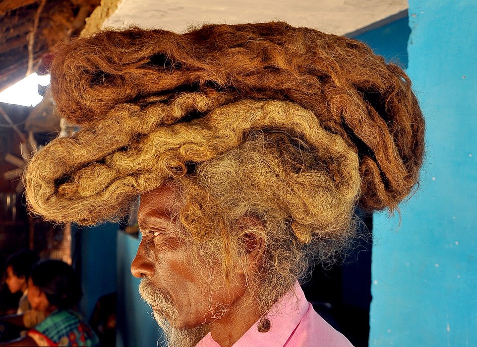 مرد هندی با موهایی که 40 سال است نه کوتاه شده و نه شسته شده اند