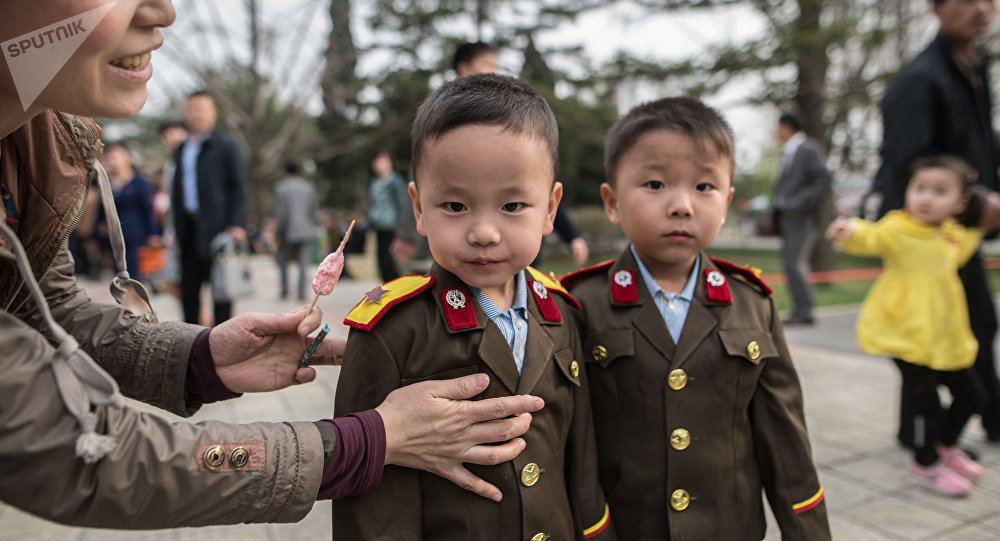 ارتش کره شمالی چهارمین ارتش بزرگ جهان است که بیش از 1.2 میلیون سرباز فعال در حال خدمت دارد. برای اکثر شهروندان این کشور خدمت سربازی اجباری است 