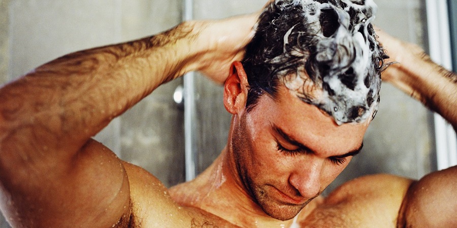 ۵ نشانه ای که می گویند در شستن موهایتان زیاده روی می کنید