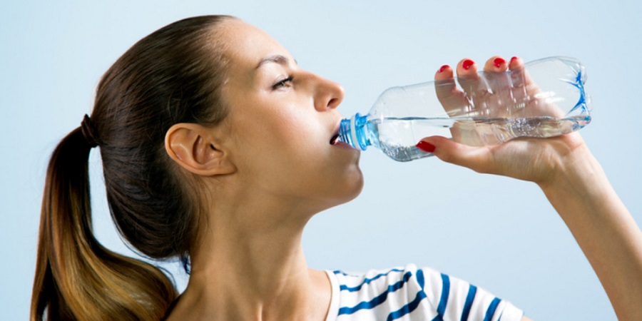 چرا بطری های آب معدنی را هرگز نباید دوباره پر کنیم؟