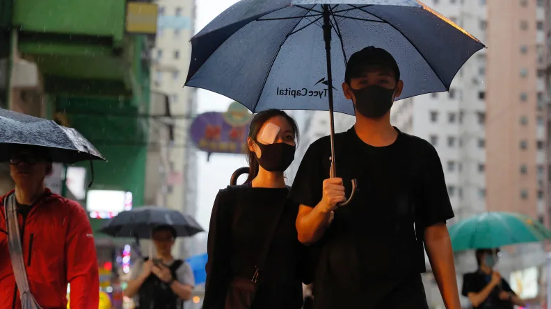 این نمادها در دنیای این روزهای مردم هنگ کنگ و به خصوص معترضان خیابانی در این کشور اهمیت قابل توجهی یافته و گروهی از آن ها این نقش ها را با جوهر روی بدن خود خالکوبی می کنند.