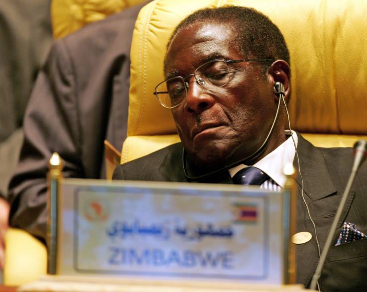 رابرت موگابه،هیولایی که با فقیرتر شدن مردمش بر ثروت خود می افزود، در سن 95 سالگی و پس از سقوطی آرام در بیمارستانی در سنگاپور درگذشته است. 