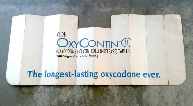 اکسی کانتین (oxycontin) یک داروی مُسکن بسیار قوی برای دردهای شدید و طولانی مدت (مانند دردهای ناشی از سرطان، کمر درد مزمن و آرتروز) است که در آن از یک ترکیب اعتیاد آور و مخدر به نام اکسی کودون (Oxycodone) استفاده شده است.