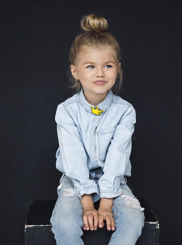 یک کودک-مدل بسیار زیبای روسی که بسیاری او را «زیباترین دختر جهان» لقب داده اند بیش از 22.000 فالوور در اینستاگرام دارد. آلینا یاکوپووا (Alina Yakupova)، 6 ساله و اهل مسکو از سن 4 سالگی وارد عرصه مدلینگ شده