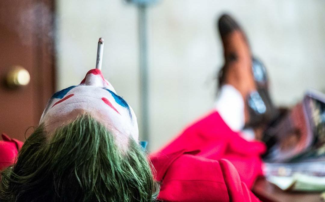 فیلم «جوکر» (Joker) با بازی خواکین فینیکس و کارگردانی تاد فیلیپس شروعی خارق العاده در باکس آفیس داشته و رکوردهای متعددی را جابجا کرده است.
