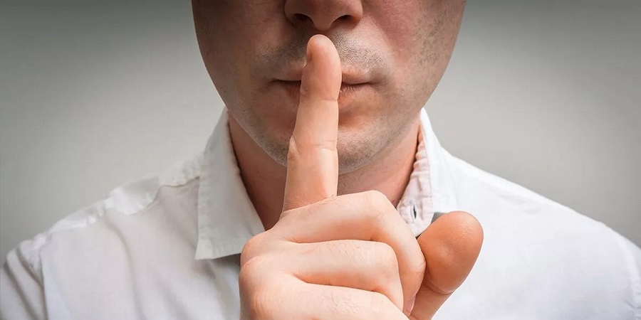 استراتژی سکوت؛ ۹ موقعیتی که در آن ها باید جلوی زبان‌تان را بگیرید