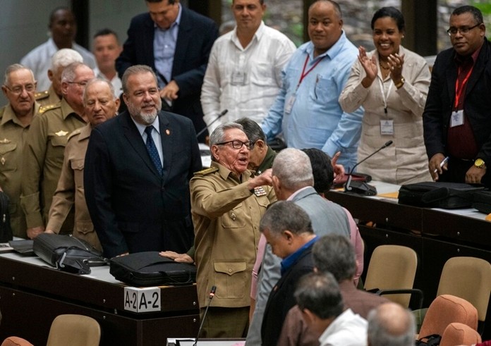 میگل دیاز-کانل، رییس جمهور کوبا، روز شنبه گذشته مانوئل ماررو کروز که وزیر توریسم کشور بود را به عنوان اولین نخست وزیر کشور از سال 1976 تاکنون انتخاب کرد