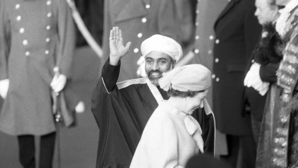 شب گذشته اعلام شد که سلطان قابوس بن سعید آل سعید، پادشاه عمان، در سن 79 سالگی و احتمالاً در اثر ابتلا به سرطان روده بزرگ درگذشته است.