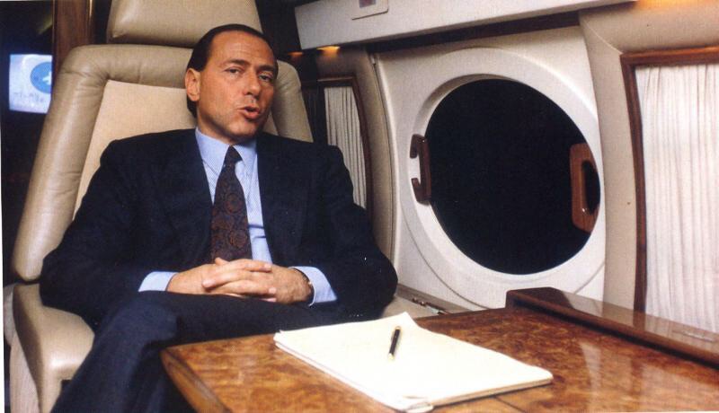 سیلویو برلوسکونی، تاجر، میلیاردر، سلطان رسانه ای و سیاستمدار پرحاشیه ایتالیایی است که تاکنون در سه دوره نخست وزیر ایتالیا بوده است.
