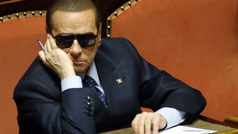 سیلویو برلوسکونی، تاجر، میلیاردر، سلطان رسانه ای و سیاستمدار پرحاشیه ایتالیایی است که تاکنون در سه دوره نخست وزیر ایتالیا بوده است.