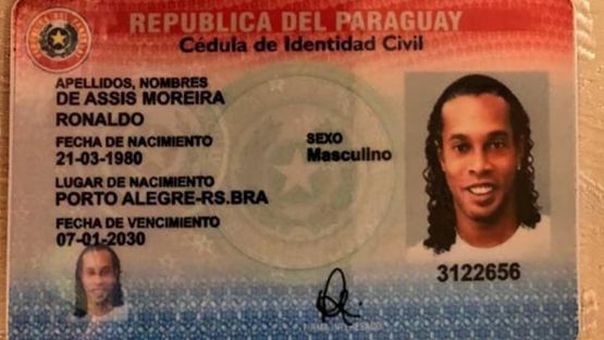 رونالدینیو گواچو، بازیکن افسانه ای برزیل و یکی از بهترین بازیکنان تاریخ فوتبال جهان هفته گذشته همراه با برادرش، به خاطر استفاده از پاسپورت جعلی برای ورود به پاراگوئه در این کشور دستگیر شد