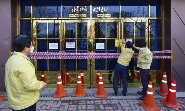 شهر دائه گو در جنوب کره جنوبی که مرکز شیوع ویروس کرونا در این کشور شناخته می شود، خانه کلیسای بزرگ یک فرقه مذهبی به نام شین چئونجی است.