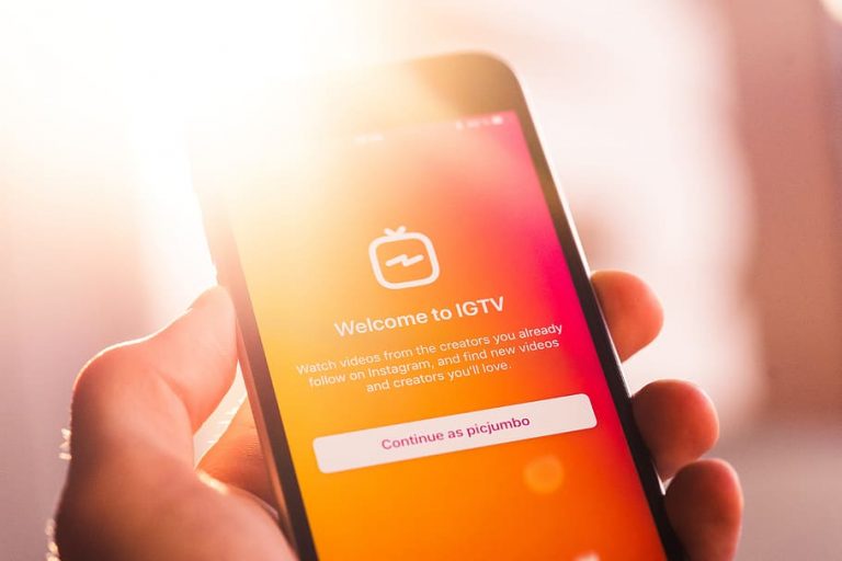 IGTV یک ویژگی نسبتاً جدید در اینستاگرام است که به کاربر اجازه می دهد ویدیوهایی بلندتر از یک دقیقه معمول را بارگذاری نماید.