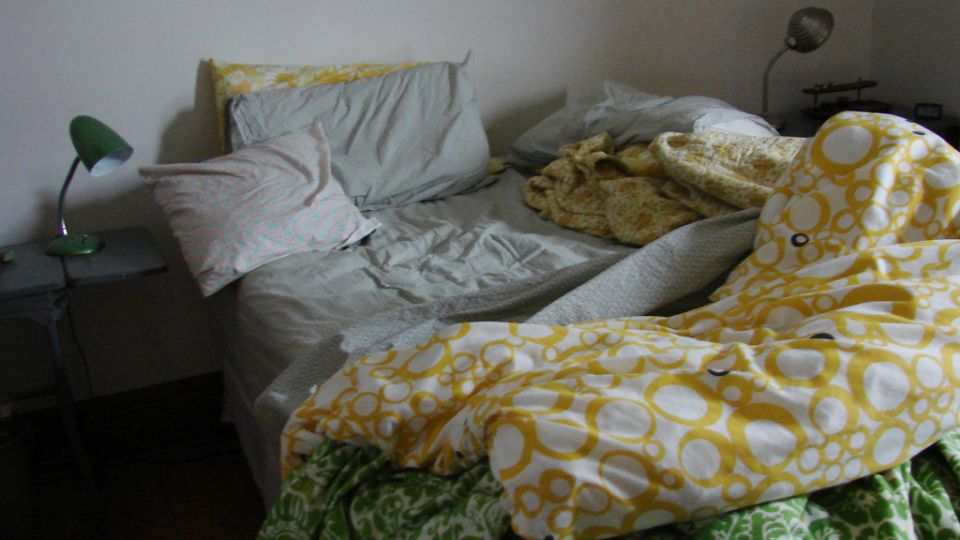 unmade bed
