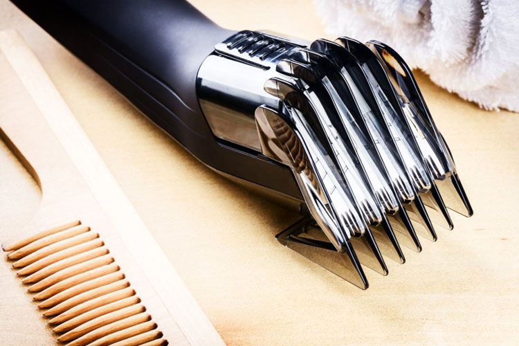 اکنون که به خاطر شیوع ویروس کرونا و قرنطینه خانگی بسیاری از کسب و کارها و آرایشگری ها تعطیل هستند، بهترین زمان برای یادگیی اصلاح موی سر در خانه است.