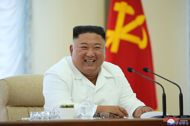 حضور کیم جونگ اون در نشست حزب کارگران کره شمالی با حفظ فاصله گذاری اجتماعی