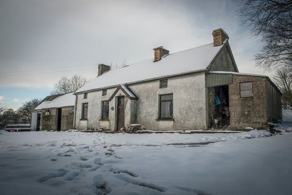 تصاویری جالب از کلبه ای در ایرلند شمالی که ۲۰۰ سال است دست نخورده مانده
