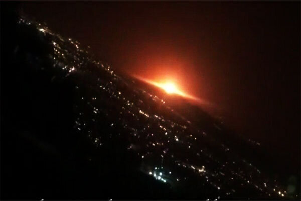 شنیده شدن صدای انفجار و رویت نور قرمز رنگ عجیب شرق تهران + ویدیو