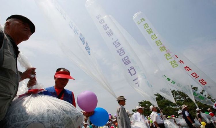 بالون های حاوی تبلیغات در کره شمالی